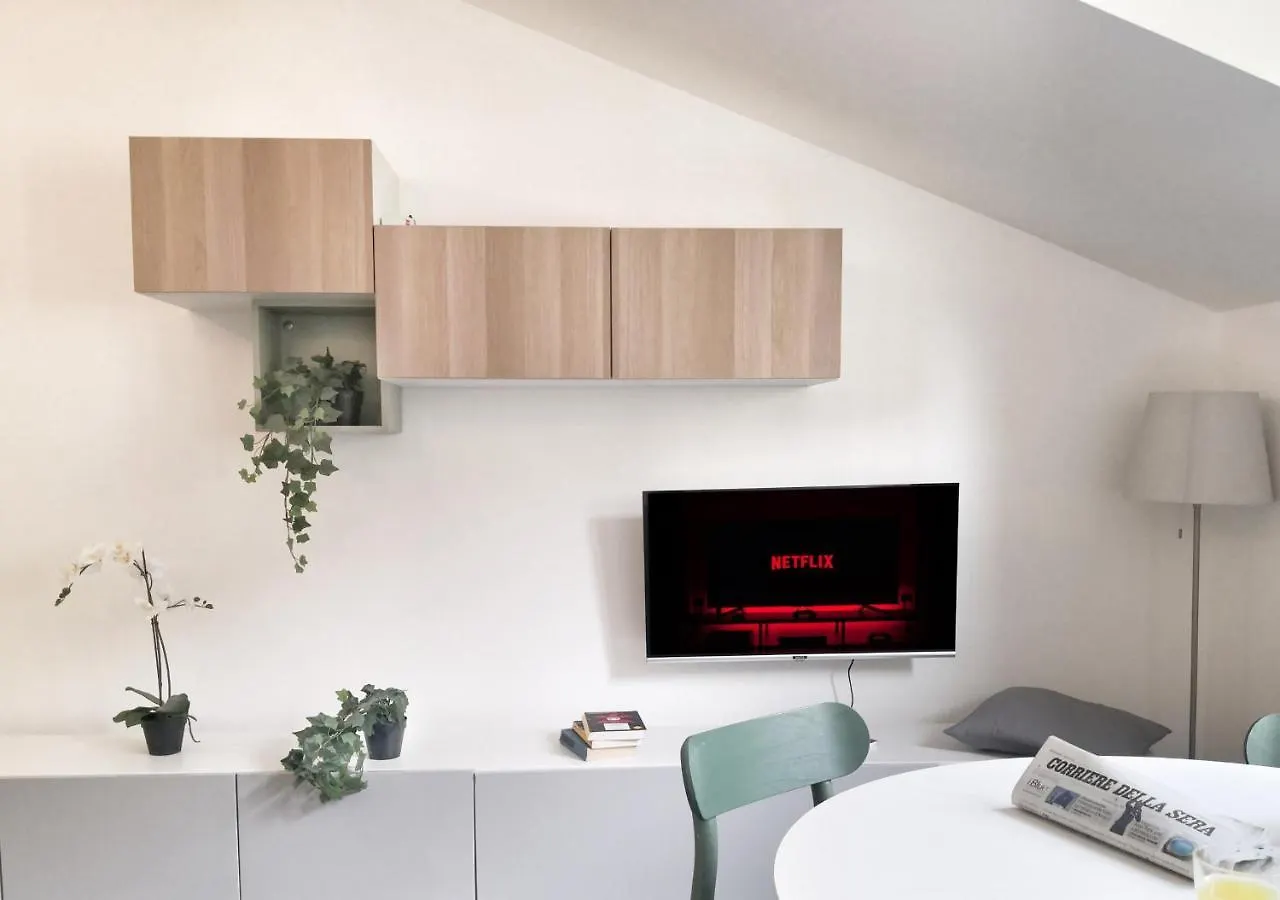 I Host Apartment - Pericle 9 Milano 0*,