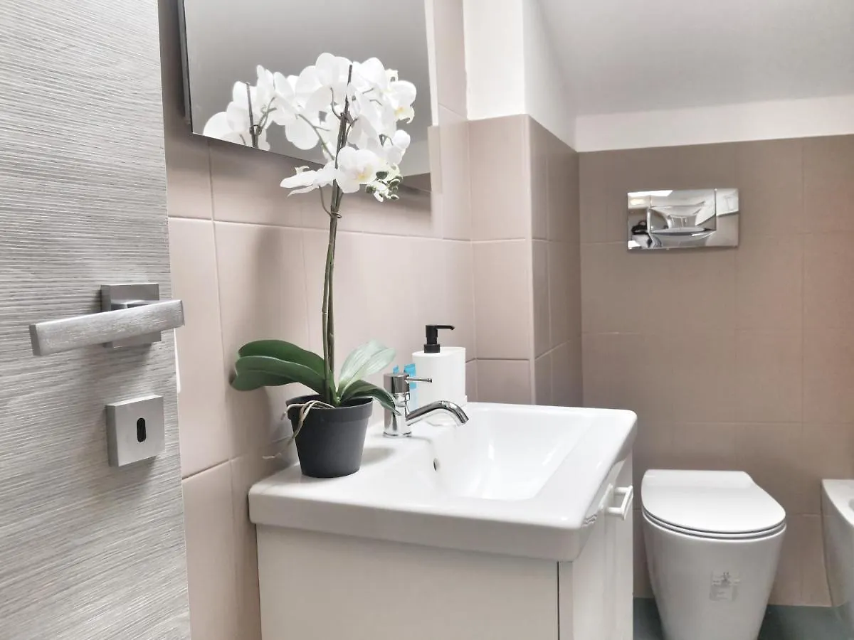 I Host Apartment - Pericle 9 Milano
