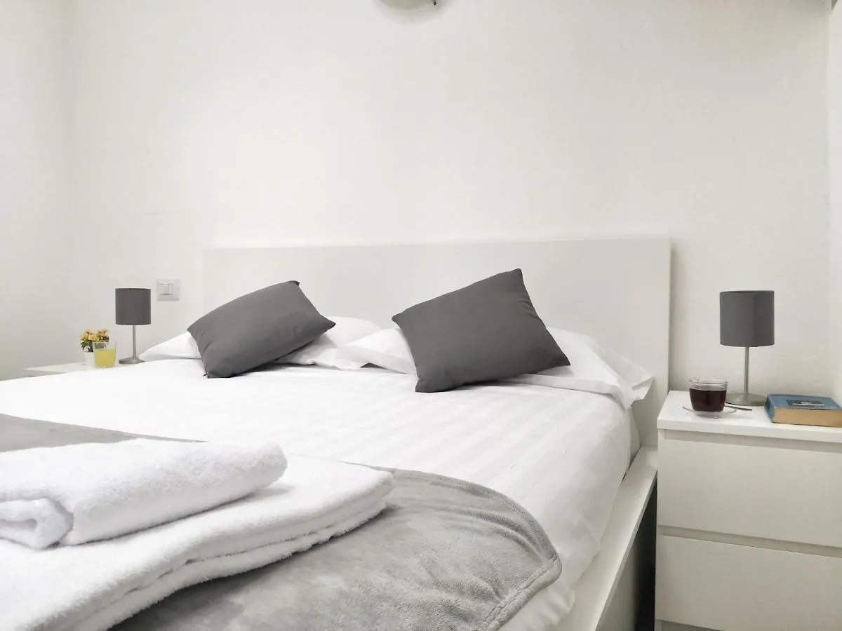 I Host Apartment - Pericle 9 Milan Italy